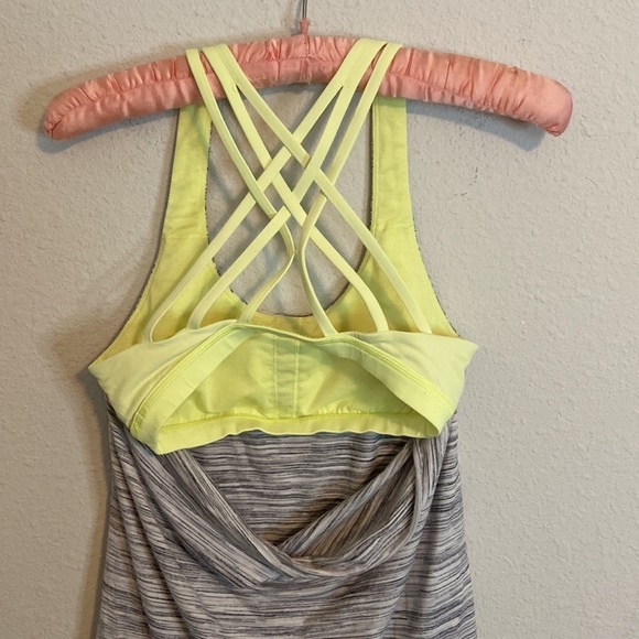 Lululemon Free To Be Wild Womens size 4 - Picture 3 of 4